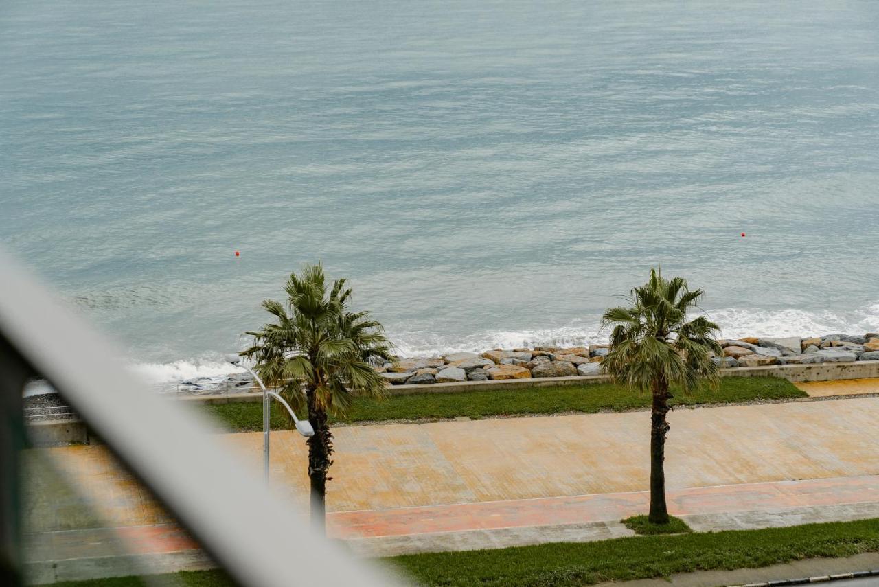 G-Point New Beach Batumi Eksteriør billede