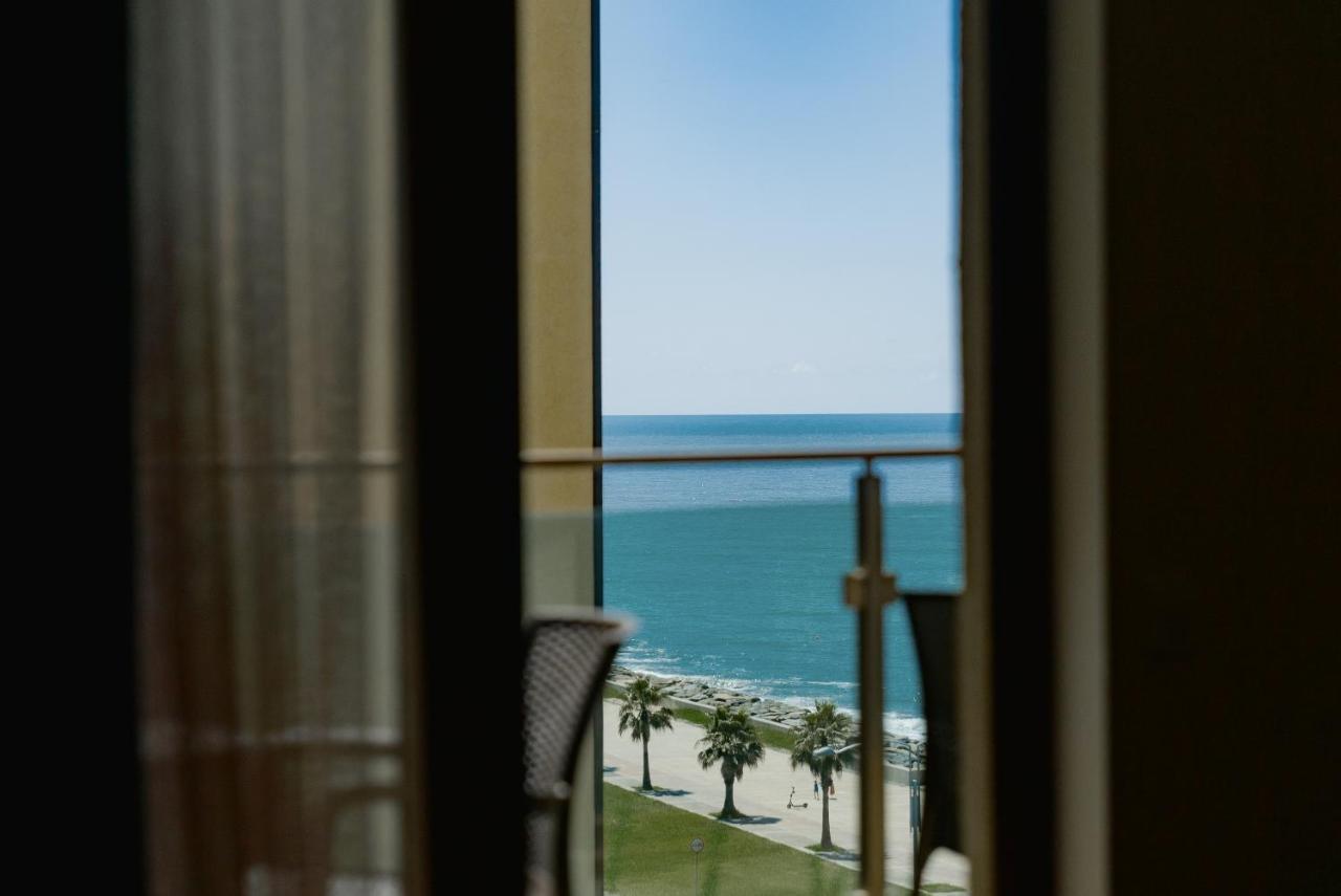 G-Point New Beach Batumi Eksteriør billede