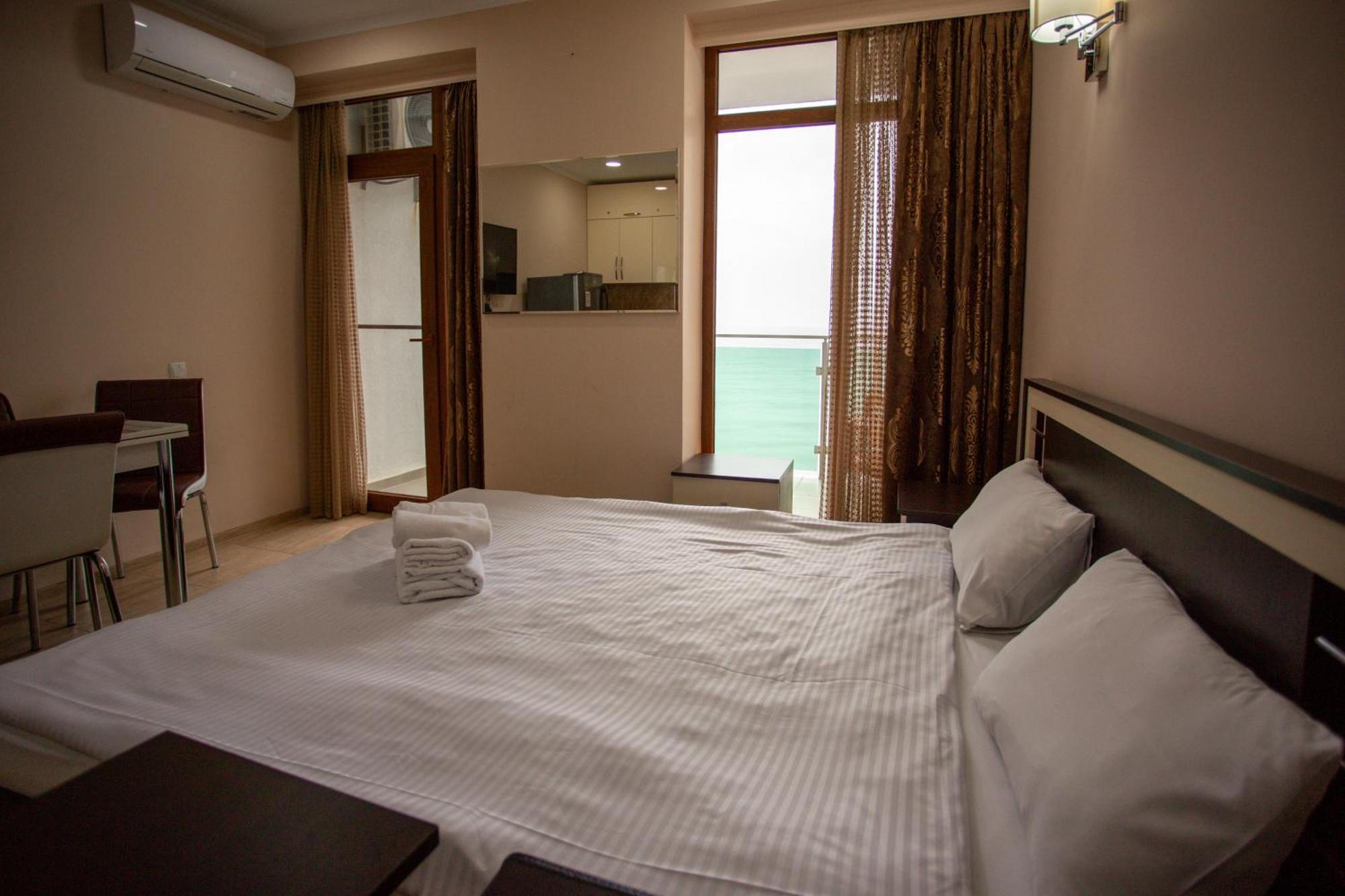 G-Point New Beach Batumi Eksteriør billede