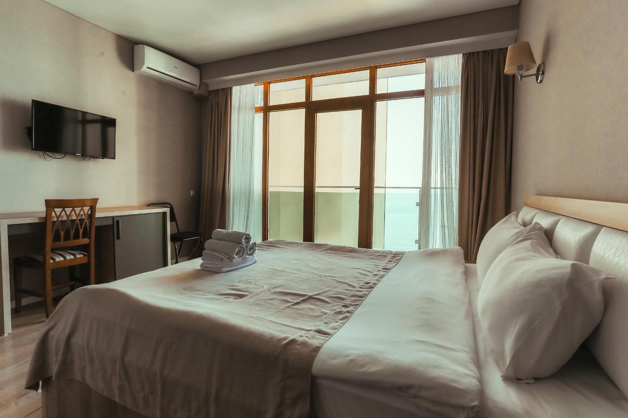G-Point New Beach Batumi Eksteriør billede