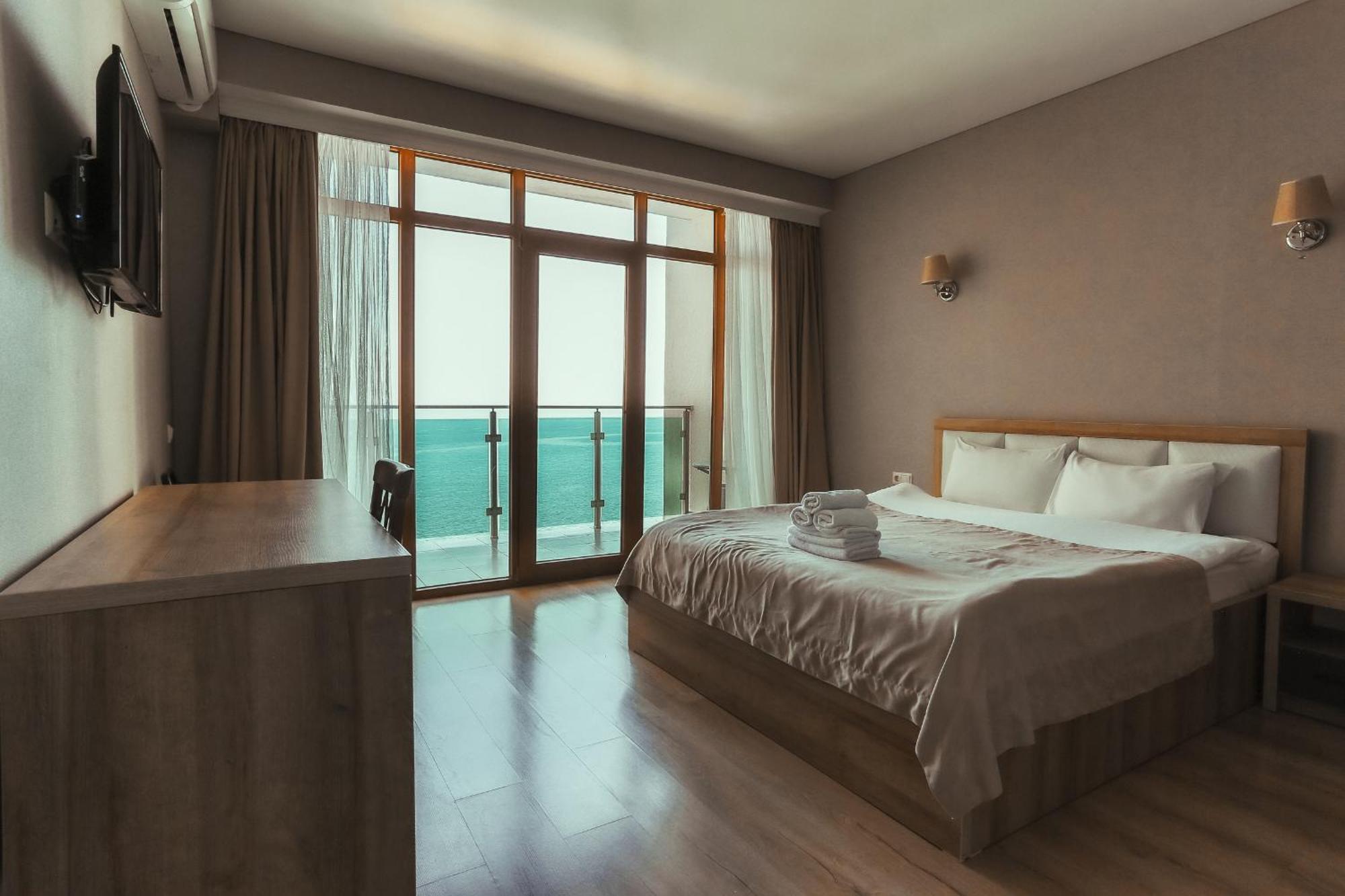 G-Point New Beach Batumi Eksteriør billede